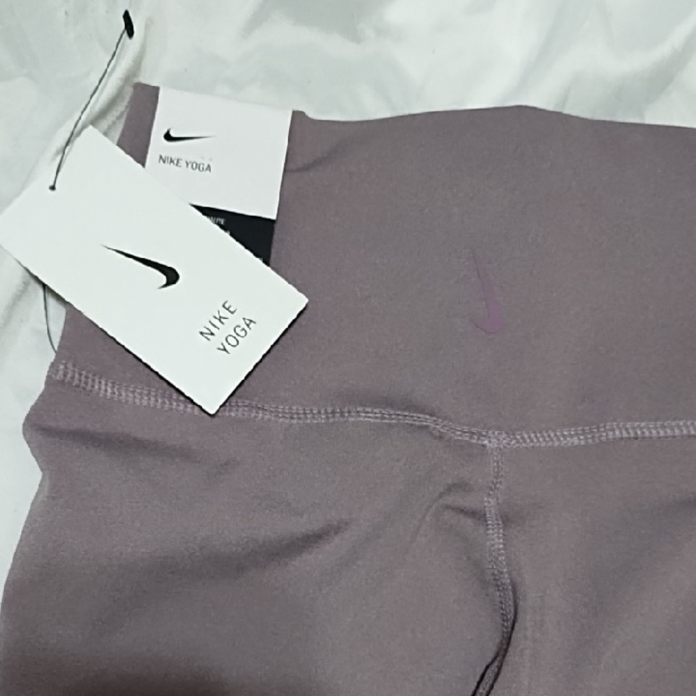 NWT Nike Women's Lavender Yoga Pants /Leggings Sz S